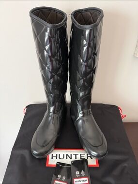Hunter Regent Savoy Quilted Tall Rain Boots in Black with cracks